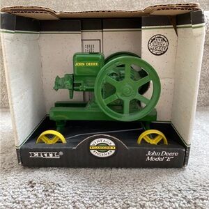 John Deere Model “E” 1/6 scale collectable vintage engine collectible